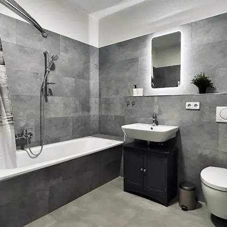2 Schlafzimmer-balkon-kueche-parkplatz-designerbad * Lipsk